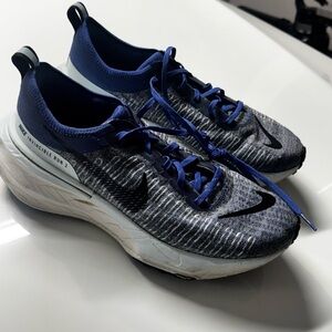 Nike Men's Blue and Gray Athletic Shoes